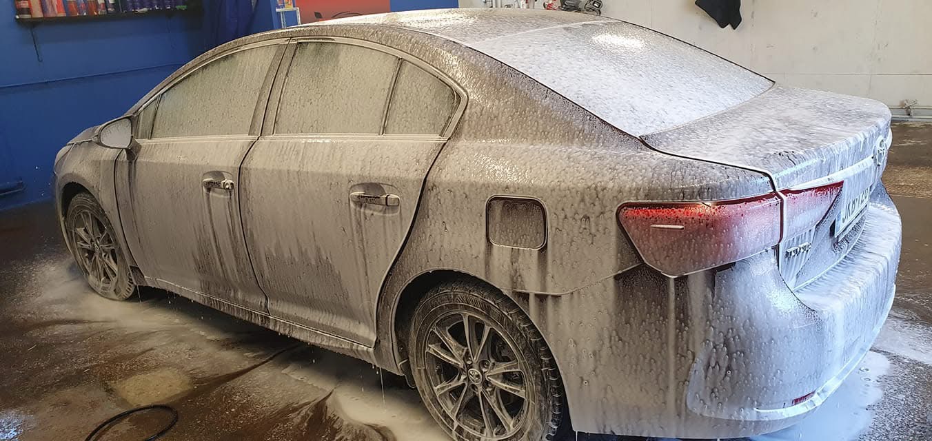 Vaahtopesu käynnissä